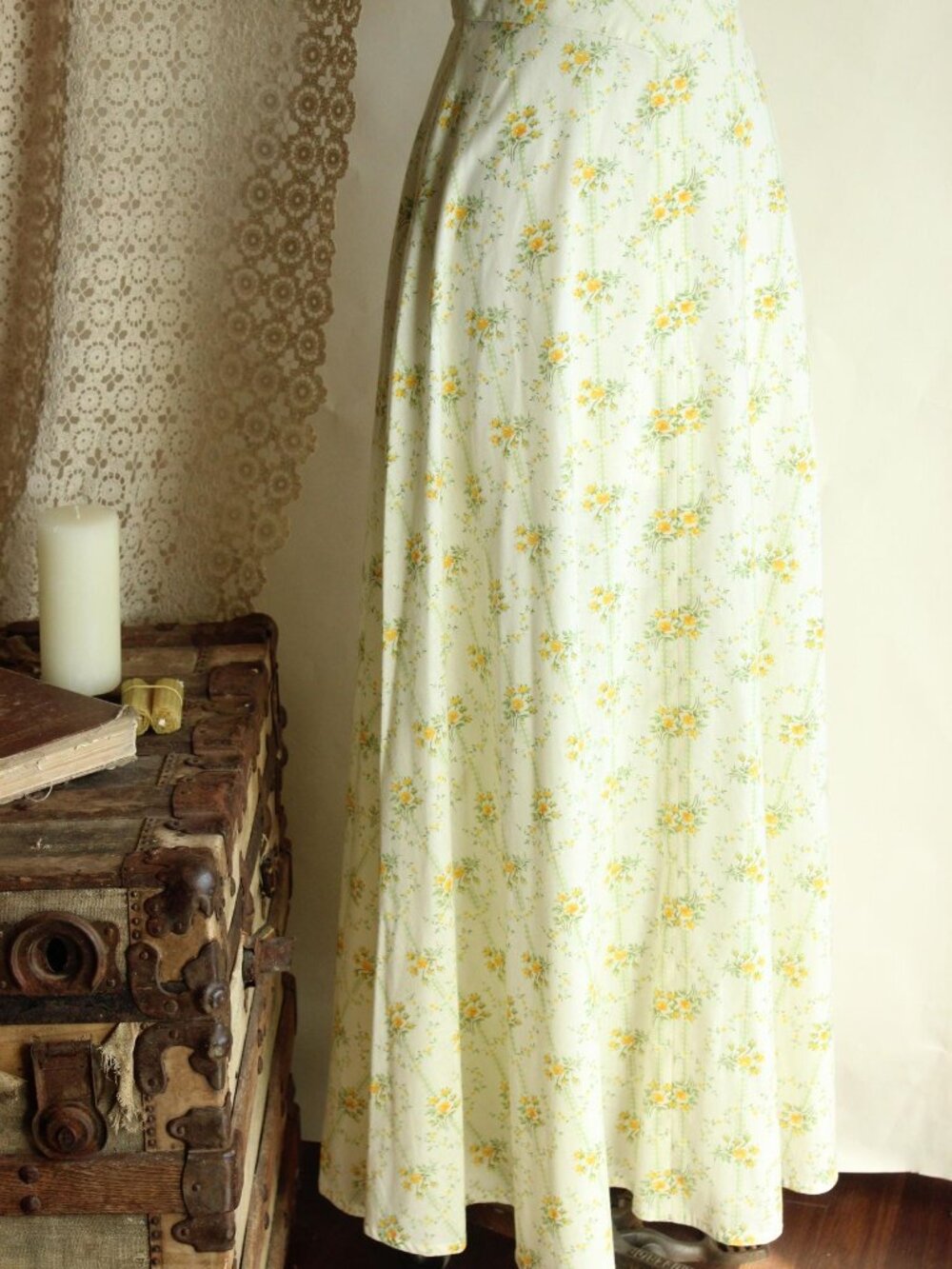 Vintage 1970s Dress, Floral Print Prairie Maxidress with yellow and green flower - Picture 8 of 13
